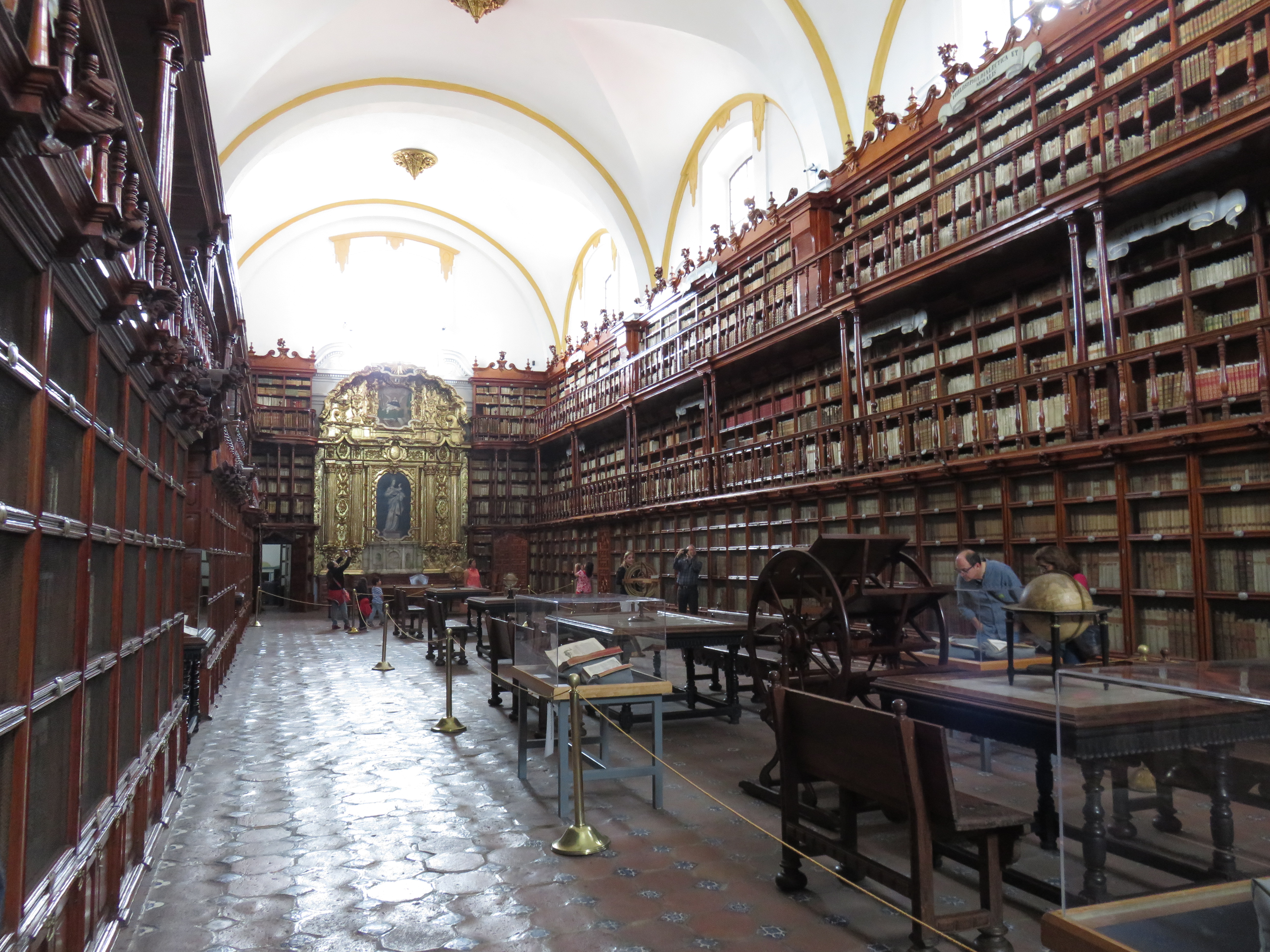 Biblioteca Palafoxiana, Puebla, Mexico. Photo by Megan Raby, 2016.
