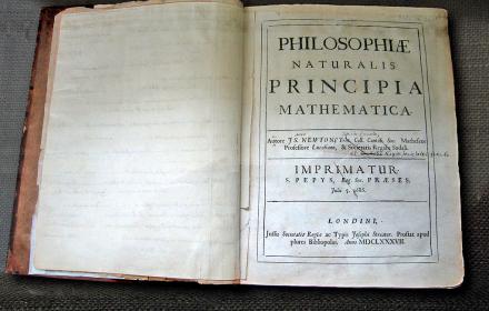 Principia, Isaac Newton, https://commons.wikimedia.org/wiki/File:NewtonsPrincipia.jpg
